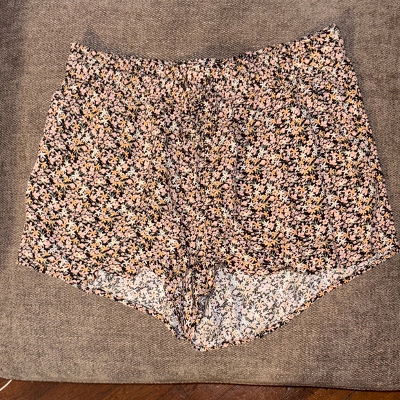 Floral Print Shorts - Picture 1 of 6